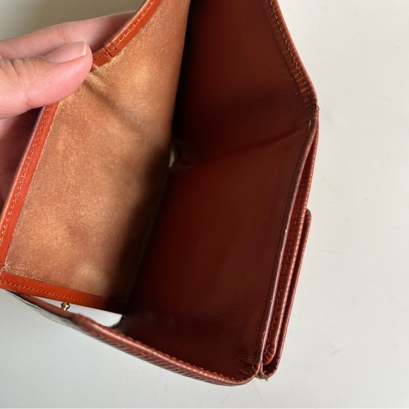 Authentic Louis Vuitton Men’s Burnt Orange Epi Leather Trifold Wallet - Picture 13 of 16